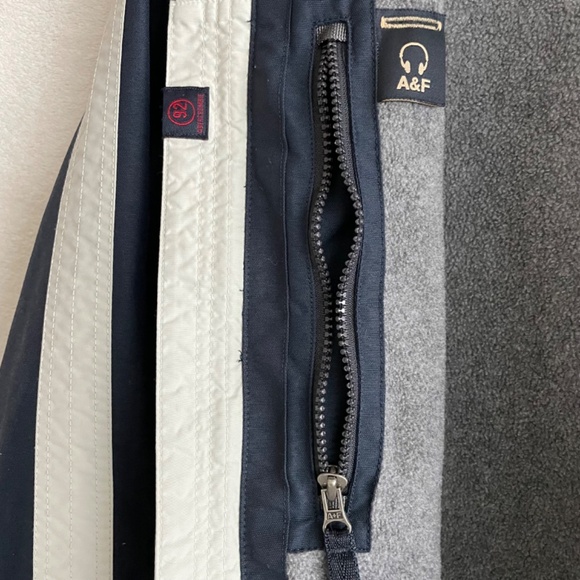 Abercrombie and Fitch - Picture 4 of 7